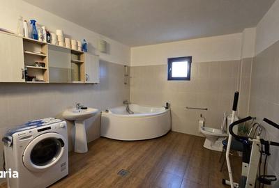 Casă cu 5 camere cu Teren 921 Mp în Bascov - 2