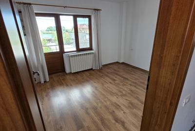 Casă cu 3 camere cu Teren 200 Mp în Central - 6