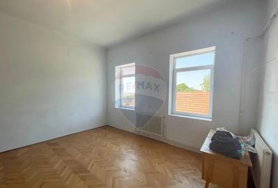 Casă cu 3 camere cu Teren 140 Mp în Central - 16