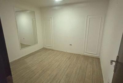 Casă cu 6 camere cu Canalizare în Central - 4
