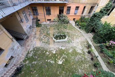 Cladire istorica.Centrala proprie.Curte amenajata cu spatiu verde - 16