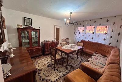 Apartament cu 3 camere semidecomandat în Central