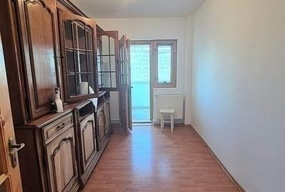 Dacia - Bicaz - 3 camere decomandat - etaj intermediar - liber - 10