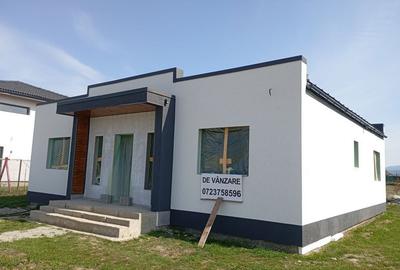 Casă cu 4 camere în Sânpetru - 1