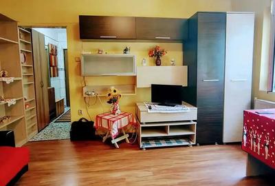 Inchiriez ap doua camere Pia?a Rahovei