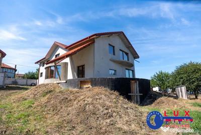 Casă cu 6 camere cu Teren 2564 Mp în Mineri - 10