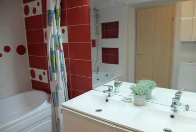 Apartament cu 4 camere decomandat în Central - 1