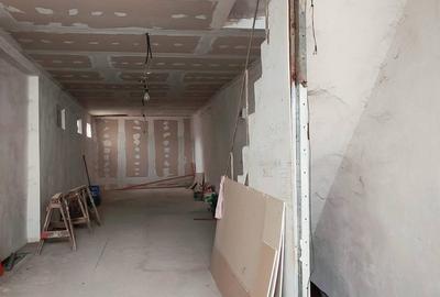 Spațiu comercial, de 150 mp, în Central - 9