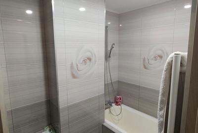 Apartament cu 3 camere decomandat în Micro 6 - 8