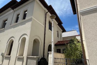 Inchiriere vila 6 camere zona Mitropoliei (parter ?i demisol)