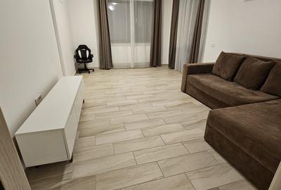 Apartament cu 2 camere decomandat în Tractorul - 2