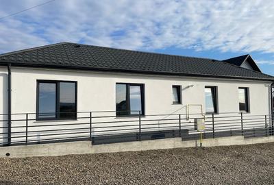 Casă individuală cu 3 camere cu Teren 175 Mp în Ipotești - 1