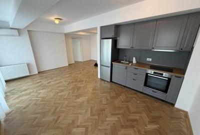 Casă cu 11 camere cu Teren 260 Mp în Herăstrău