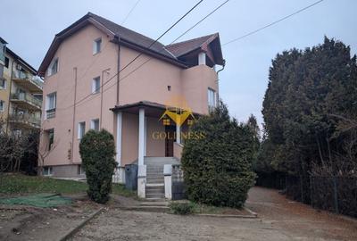 Casă individuală cu 9 camere cu Canalizare în Andrei Mureșanu - 2
