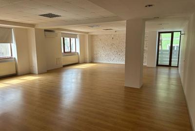 Spațiu comercial, de 79 mp, în Central - 2