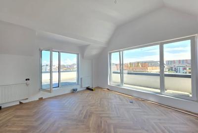 Apartament cu trei camere tip penthouse, zona Tractorul