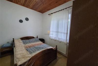 Casă cu Teren 2000 Mp în Mălini - 2