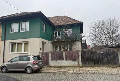Casă cu 4 camere cu Teren 657 Mp în Central - 7