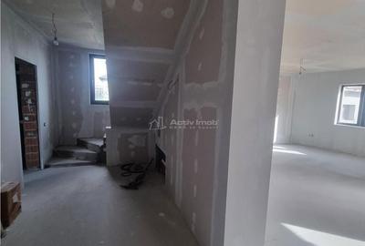 Casă cu 4 camere decomandat în Calomfirești - 10