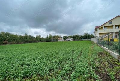 Casa si Gradina de Vanzare Pozitie Centrala pe Loc Drept - 1