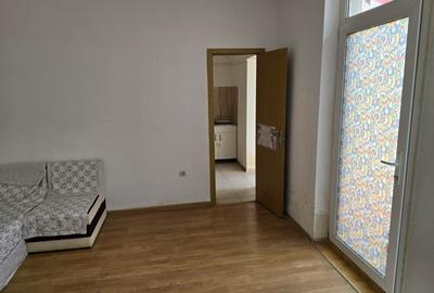 Casă individuală cu 7 camere cu Teren 164 Mp în Tomis I - 1