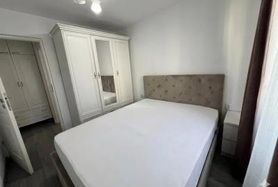 Apartament cu 2 camere semidecomandat în Podul de Piatră