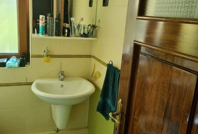 Casă cu 4 camere cu Teren 700 Mp în Central