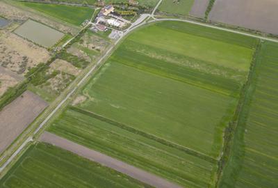 Teren de 22500 mp, în Central - 9