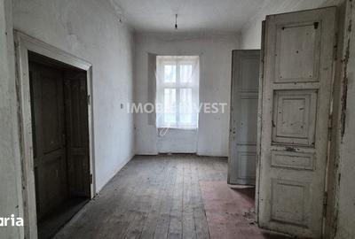 Casă cu 5 camere cu Teren 666 Mp în Central - 3