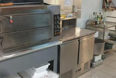 Spațiu comercial, de 210 mp, în Central - 4