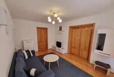 Apartament cu 4 camere decomandat, mobilat în Central