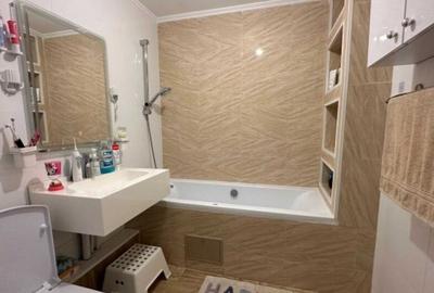 Apartament cu 3 camere decomandat în Dristor