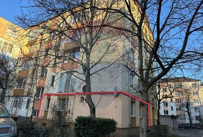 Apartament cu 3 camere semidecomandat, mobilat în Central