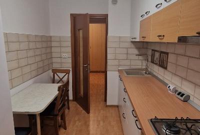 Proprietar, închiriez apartament cu 2 camere decomandat, zona Republicii - 7
