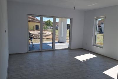 Duplex cu 4 camere cu Canalizare în Săcălaz - 8