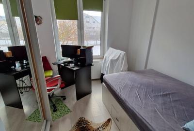 Apartament cu 3 camere decomandat în Independenței