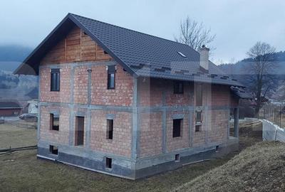 Casa de vanzare la rosu, 5 camere, 464,34 mp, zona Vama, Prisaca Dornei - 2