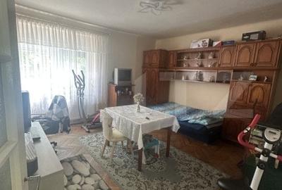 Doua case de vanzare cu 3 camere 120mp, intr-o curte de 536mp teren, zona 14 MAI - 3