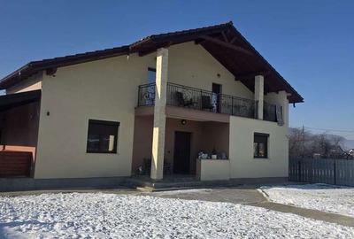 Casă cu 7 camere cu Teren 1100 Mp în Dumbrava - 1