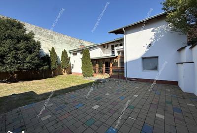 Casă cu 4 camere cu Canalizare în Elisabetin