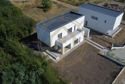 Casă cu 5 camere cu Teren 600 Mp în Balotești
