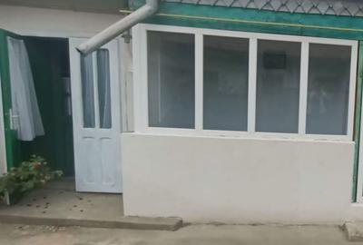 Casă cu 5 camere cu Teren 250 Mp în Central - 1