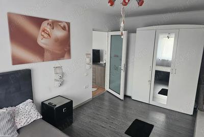 Apartament cu 3 camere semidecomandat în Km 4 - 3