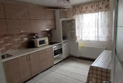 Garsonieră decomandată în Girocului