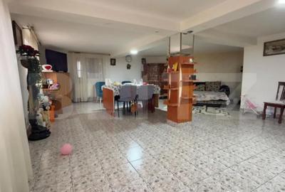 Casă cu 6 camere cu Teren 2800 Mp în Abator - 9