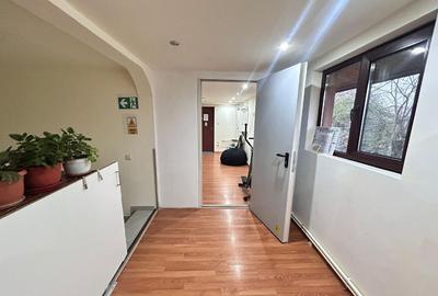 Casă cu 7 camere cu Teren 285 Mp în Central - 8