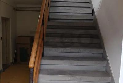 Casă cu 11 camere cu Teren 339 Mp în Central - 11