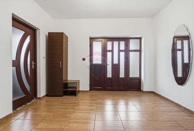 Casa / Vila cu 6 camere de vanzare I Podul Iloaiei - 8