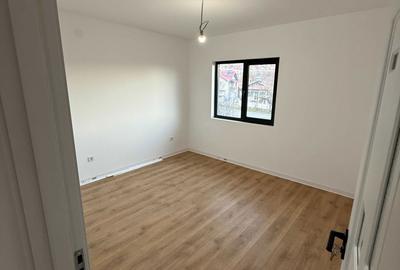 Casă cu 4 camere cu Teren 1300 Mp în Teișani - 7