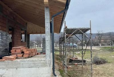 Casă cu 6 camere în Ghioroc - 8